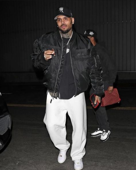 Black Pyramid World FP Chris Brown Outfits, Chris Brown Style, Outfit Informal, Chris Brown X, Brown Outfits, Black Pyramid, Breezy Chris Brown, Brown Fits, Baby Music