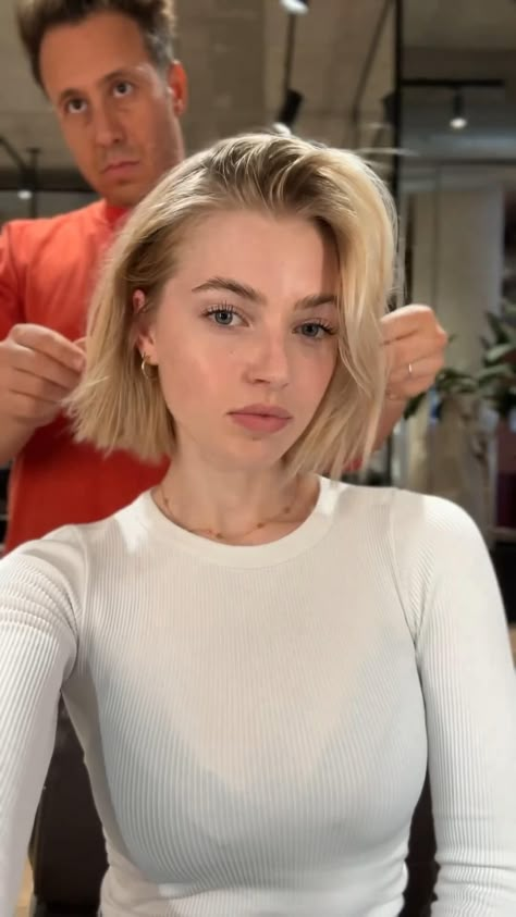 Chopped Bob at Hershesons Hair Inspiration Short, Penteado Cabelo Curto, Short Blonde, Short Hair Haircuts, Short Blonde Hair, Great Hair, Hair Cut, Hairstyle Ideas, Hair Day