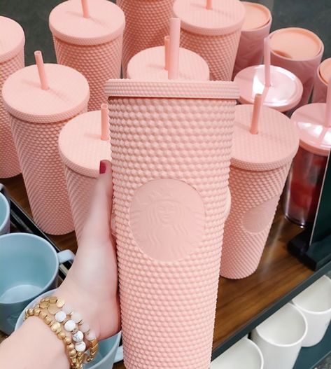 Starbucks Cup Organization, Pink Starbucks Cup, Starbucks Cup Design, Starbucks Tumbler Cup, Trendy Water Bottles, Custom Starbucks Cup, Pink Starbucks, Glass Tea Cups, Horse Boots