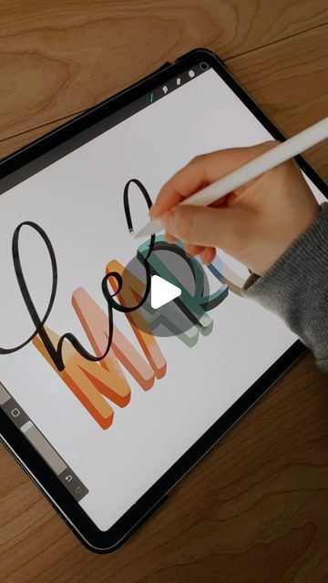 3M views · 84K likes | Andrea Rosell on Instagram: "Hello March ✨ looking forward to spring time 🙌🏼🍃  Using:  ~ iPad Pro 4th generation 12.9” ~ Apple Pencil  ~ app: Procreate ~ Chunky Brush and Vintage Grain Brush (link in bio) ~ Colour Palette: Morning Sun  #happynewmonth #march #lettering #digitallettering #procreate #procreateart #procreatelettering #procreateillustration #procreatevideo #learnprocreate #procreateapp #springtime #hellomarch #digitalart #digitaldrawing #digitalillustration #ladieswhoillustrate #letteringdaily #lettering_co #letteringuk #letteringart #typematters #womenwhodraw #letteringchallenge #letteringlove #letteringpractice #procreatetutorial  #procreatebrushes #procreatebrush #lettersbyandre" Digital Hand Lettering, Procreate Lettering Ideas, Apple Pencil Drawing Ipad, Procreate Illustration Ideas, How To Draw On Procreate, Apple Pencil Apps, Drawing Ideas Procreate, March Lettering, Draw On Ipad