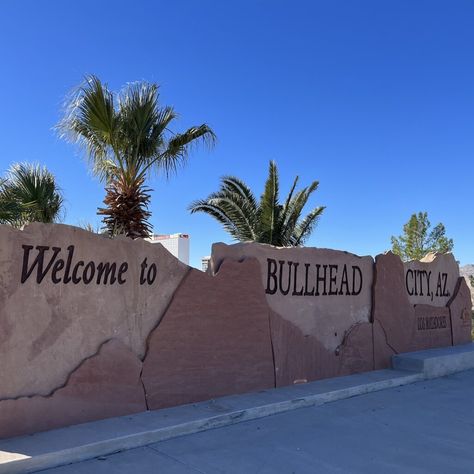 With its riverside beach and a prime location at the southern end of Lake Mohave, Bullhead City is all about its water sports. Montezuma Castle National Monument, Bullhead City Az, Oak Creek Canyon, Arizona City, Bullhead City, Nevada Travel, Lake Mead, Packing Lists, Community Park