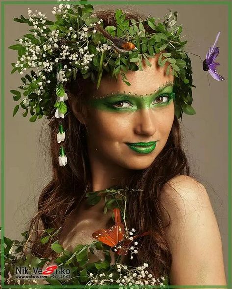 Mother Earth Dress, Mother Nature Makeup Ideas, Earth Element Costume, Green Goddess Costume, Earth Goddess Costume, Enchanted Forest Costume, Mother Nature Costume Makeup, Mother Nature Makeup, Mother Nature Costume Diy