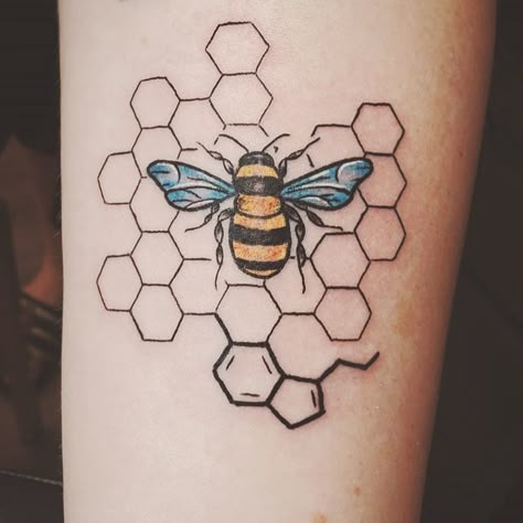 Bee Hive Tattoo, Hive Tattoo, Bee Tattoo Design, Honey Bee Tattoo, Honeycomb Tattoo, Bumble Bee Tattoo, Molecule Tattoo, Theme Tattoo, Knee Tattoo