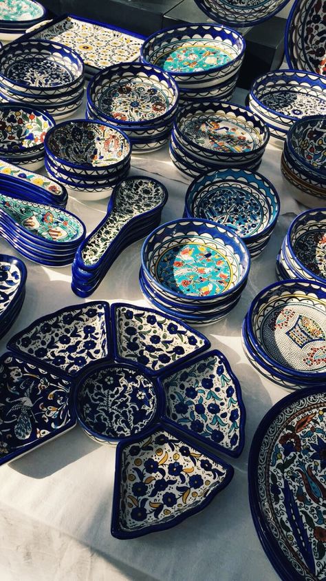 Crockery Design, Tafel Decor, Ceramic Dinnerware Set, Antique Dishes, Keramik Design, Ceramic Dinnerware, Polish Pottery, Dream House Decor, Pottery Painting