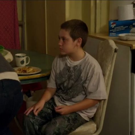 Season 1 episode 4 "Casey Casden" Carl Gallagher Season 1, Green Pajama Pants, Ethan Cutkosky, Grey Graphic Tee, Carl Gallagher, House On A Hill, Season 1, Dark Green, Graphic Tee