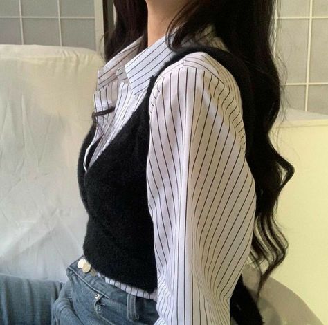 27 Aesthetic, Kfashion Ulzzang, Korean Fashion Aesthetic, Outfits Minimal, Grunge Tops, Fashion Aesthetic Outfits, Clothes Grunge, Mode Ulzzang, Mum Jeans