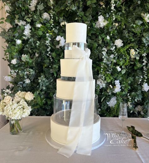 This sleek buttercream wedding cake has clear acrylic risers adding height and making a contemporary statement. #weddingcake #houstonweddingcakes #acrylicrisercakes #acrylicriserweddingcake #bowweddingcake #cakeart #besthoustoncakes Acrylic Tier Wedding Cake, Wedding Cake Risers, Wedding Cake Tiers, Bow Wedding Cakes, Acrylic Risers, Cake Riser, Clear Cake, Buttercream Wedding Cake, 1st Communion