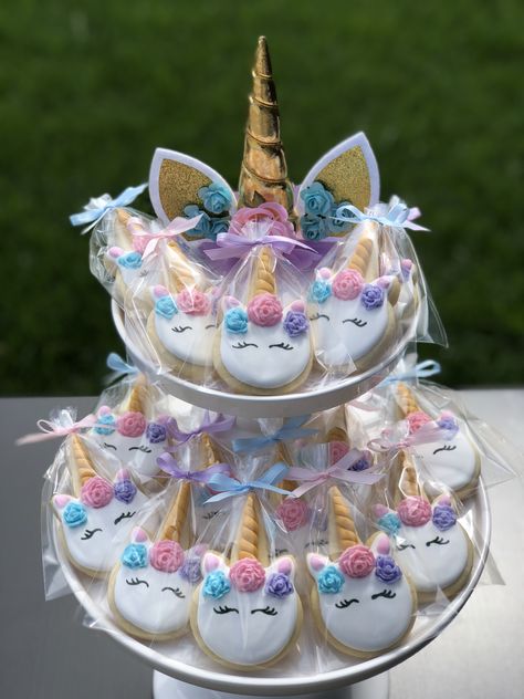 Unicorn Birthday Party Cake, Unicorn Desserts, Lollipop Cake, Unicorn Birthday Party Decorations, Unicorn Themed Birthday Party, Unicorn Cookies, Unicorn Birthday Cake, Cake Packaging, Unicorn Decorations