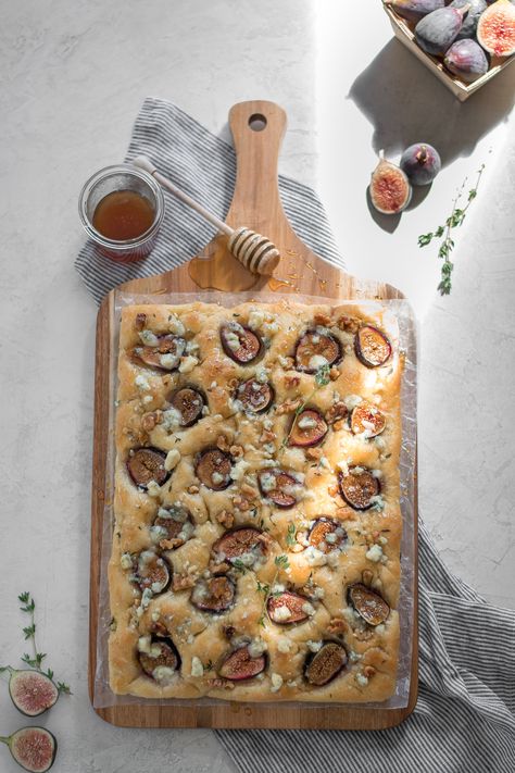 Fig Focaccia Bread, Rosemary Fig Foccacia, Focaccia Packaging, Sweet Focaccia Bread, Foccacia Bread Toppings, Fig Focaccia, Focaccia Flavors, Onion Foccacia, Foccacia Bread Art