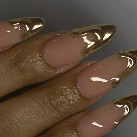 Melted Gold Nails, Metallic Nails Gold, Gold Drip French Tip Nails, Nails Gold Detail, Dripping Gold Nails, Chrome Drip Nail Art, Gold Drip Nails, Liquid Metal Nails, Ball Nails