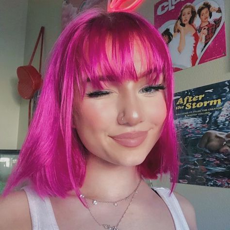 Pink Short Hair, Bright Pink Hair, Hot Pink Hair, Short Grunge Hair, Hair Streaks, Hairstyles Braided, Hairstyles Wedding, Hair Color Purple, School Hairstyles