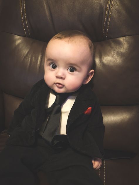 DIY Boss Baby Costume Boss Baby Halloween Costume, Boss Baby Costume, Don Vito Corleone, Family Photo Colors, Baby Number 2, Baby Boss, Boss Outfit, Baby Costume, Newborn Baby Photoshoot