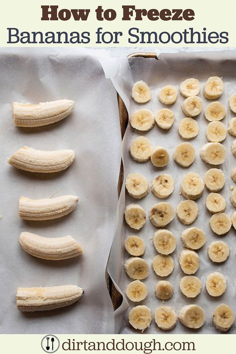 How to freeze bananas to use in smoothies. Bananas are a great ingredient to freeze and have on hand to throw into that breakfast smoothie. Freezing Bananas, Making A Smoothie, Banana Calories, Peach Banana Smoothie, Blueberry Lemon Scones, Blueberry Banana Smoothie, Banana Smoothie Bowl, Lemon Scones, Blueberry Cream Cheese