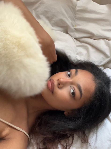 Brown haired and eyed girl laying on a bed with a fur pillow Girl Uggs, Cream Aesthetic, Vanilla Girl, Soft Girl Aesthetic, Coffee Girl, Black Femininity, Foto Ideas Instagram, Girl Guides, Brown Girl