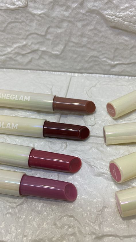 Sheglam Lip Plumper, Sheglam Lipstick, Makeup List, Makeup Accesories, Makeup Is Life, Fancy Makeup, Asian Eye Makeup, Makeup Items, Lipstick Makeup