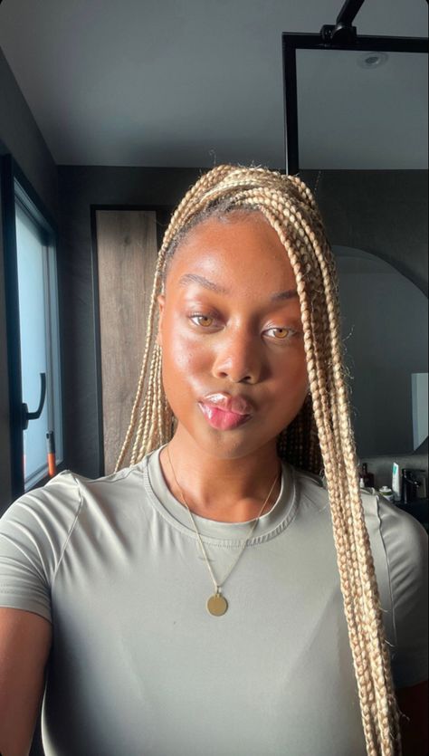 Braids For Brown Skin, Colour Braids For Black Women, Light Brown Braids, Braids 2023, Styling Braids, Braiding Hair Colors, Hair Plugs, Blonde Box Braids, Braid Inspiration