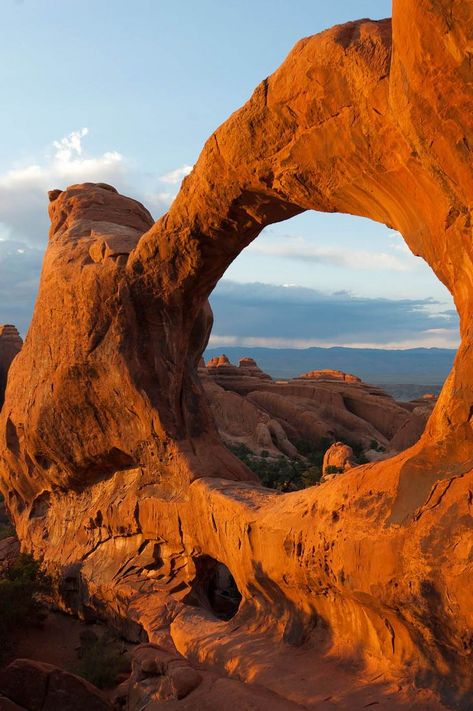 Discover 12 of the best hikes in Arches National Park and see the largest concentration of natural arches in the world. Arches National Park Hikes, National Parks Photography, Nature Scenery, Fairy Queen, National Parks Usa, Utah National Parks, Arches National Park, Hotel Resort, Us National Parks