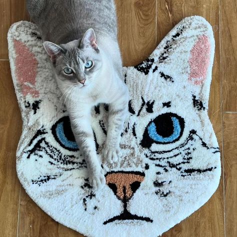 How many cats you can see Made by @ruggsters #RugTufting #rugs Cat Tufted Rug, Tufting Rugs, Handy Craft, Cat Area, Cat Rug, Funky Rugs, Rug Ideas, Tuxedo Cat, La Face