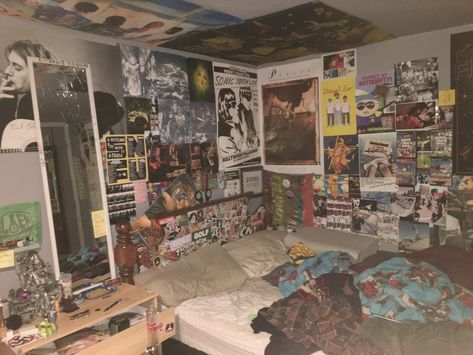 Grunge Room Messy, Vintage Grunge Bedroom, 2000s Older Brother Core Room, 80’s Room, Street Style Room, The Grabber, Punk Room, Grunge Bedroom, 80s Room