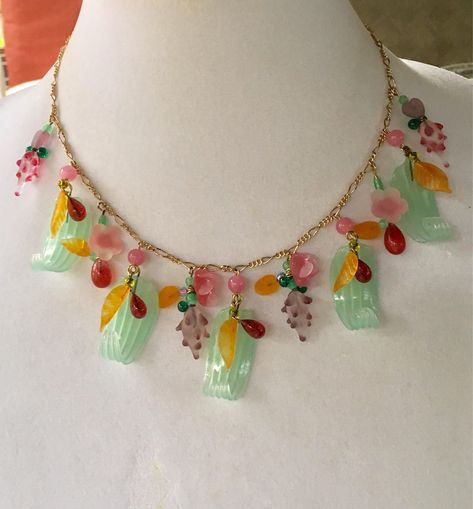 Antique Czech Glass Green Leaf Flower Necklace by Lucy Isaacs by LucyIsaacsJewelry on Etsy Czech Glass Necklace, Czech Glass Jewelry, Lampwork Necklace, Necklace Flower, Funky Jewelry, Bead Charm Bracelet, Flower Jewelry, Art Deco Jewelry, Necklace Vintage