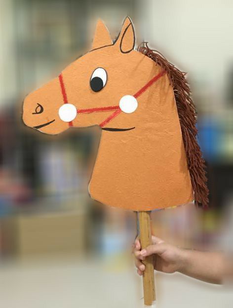 Stick Horse Diy, Horse Stick, Cowboy Crafts, Stick Horses, Horse Camp, Western Theme Party, Horse Party, Farm Crafts, Western Parties