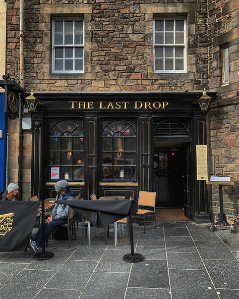 The Last Drop Pub, Edinburgh, Scotland Edinburgh Shops, Edinburgh Pub, Edinburgh Grassmarket, Grassmarket Edinburgh, Library Painting, Edinburgh Food, Old Town Edinburgh, Hearts Entwined, Storefront Signs