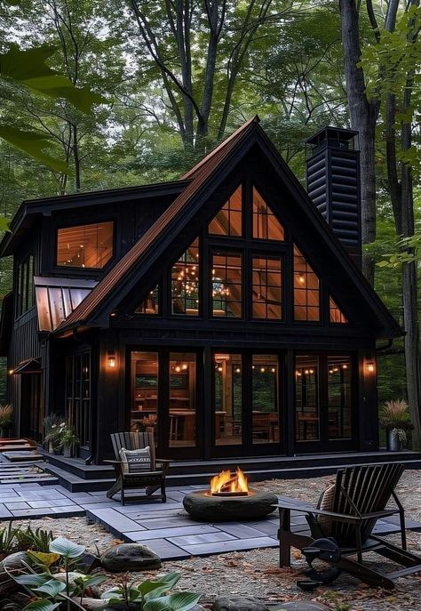 Black Log Cabin Homes, Cozy Cabin Exterior, Cabin Home Exterior, A Frame Cottage, Small Mountain Homes, Houses In Washington, Modern Cabin In The Woods, Modern Cabin Interior, Black Cabin