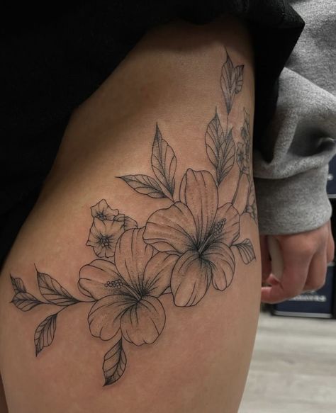 Side Hip Flower Tattoo, Upper Thigh Tattoo Scar Cover, Cute Upper Thigh Tattoos, Upper Thigh Flower Tattoo, Thigh Tattoos Women Floral, Hip Tattoo Big, Big Tattoos For Women Thigh, Flower Hip Tattoo Thigh Piece, Leg Flower Tattoo Thigh Piece