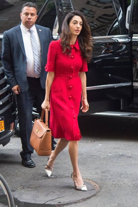 14 Lessons in Power Dressing to Learn From Amal Clooney Power Dressing Women, Moon Manifestation, Amal Alamuddin, Business Professional Outfits, Gabbana Dress, Amal Clooney, Older Women Fashion, Popsugar Fashion, Power Dressing