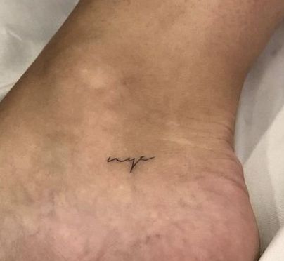 New York Tatoos Tattoo Ideas, City Inspired Tattoo, Small City Tattoo, Dainty Nyc Tattoo, New York Symbols Tattoo, Tiny Nyc Tattoo, Ny Inspired Tattoo, Tiny French Tattoo, Dainty New York Tattoos