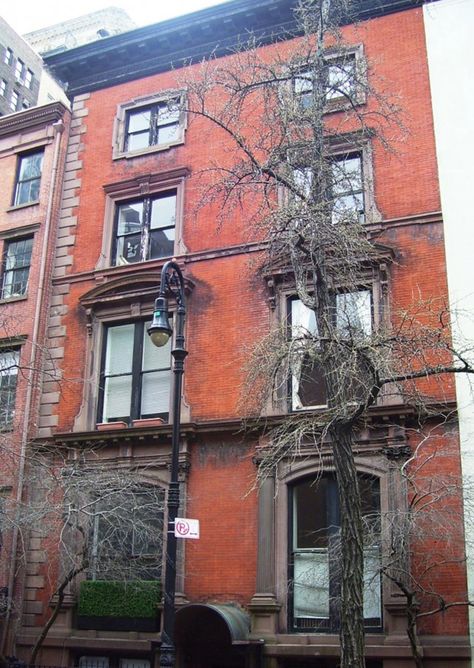 Haunted House Stories, Buildings In New York, Spooky Houses, Places In Nyc, Haunted America, West Village Nyc, Real Haunted Houses, Scary Houses, Spooky Things