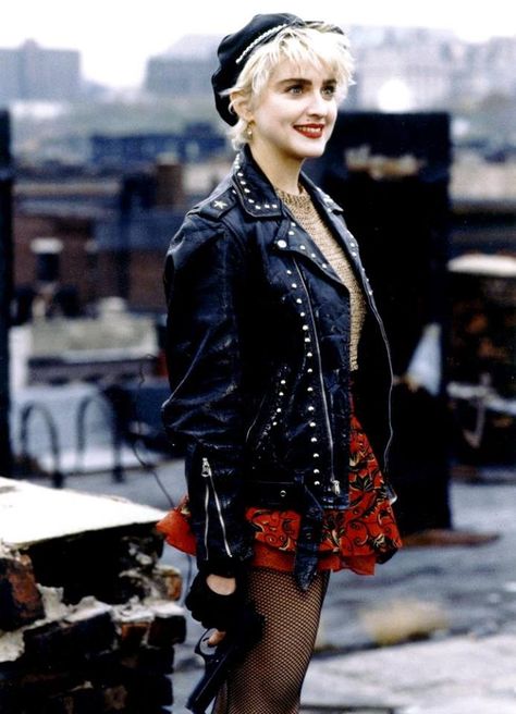 Madonna "Who's That Girl?". I love love her music... Madonna 80s Outfit, Madonna 80s Fashion, Madonna Outfits, 80s Punk Fashion, Stile Punk Rock, Madonna Material Girl, 80s Rock Fashion, Madonna Fashion, Look 80s