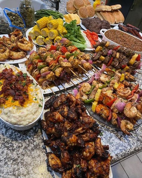 Cookout Food Black People, Food For Cookout, Amp House, Bbq Party Food, Different Types Of Food, Soul Food Dinner, Party Food Buffet, Shower Balloons, Catering Ideas Food