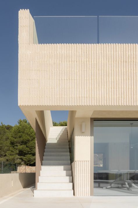 Fluted concrete encloses Menorca holiday home by Nomo Studio Hinterland House, Fluted Concrete, White Concrete Floors, Curved Patio, Sunken Patio, Mediterranean Climate, Textured Concrete, Cement Texture, Building Aesthetic