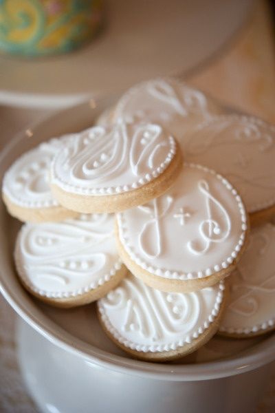 Cookies For Wedding Cookie Table, Biscuit Decorating, Wedding Cookies Decorated, Royal Cookies, Elegant Cookies, Wedding Shower Cookies, Anniversary Cookies, Engagement Cookies, Bridal Cookies