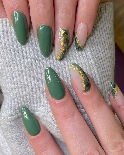 @juliedidthem_ shared a photo on Instagram: “🐊 Who said green is going to make it big this winter? 🙋‍♀️ . . . . . #nails #nailart #nails💅 #nailsofinstagram #nailsnailsnails…” • Nov 6, 2021 at 1:48pm UTC Nails Ideas For Winter, Green Nails Ideas, Winter Manicure, Green Nail Designs, Green Nail Polish, Nov 6, Nail Shapes, Matte Nails, Who Said