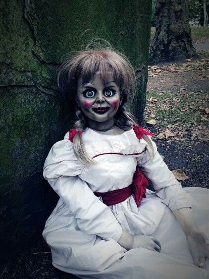 Annabelle Creepy Old Photos, Horror Villians, Conjuring Universe, Annabelle Doll, Halloweenský Makeup, Horror Fanatic, Horror Vintage, Arte Alien, Creepy Doll