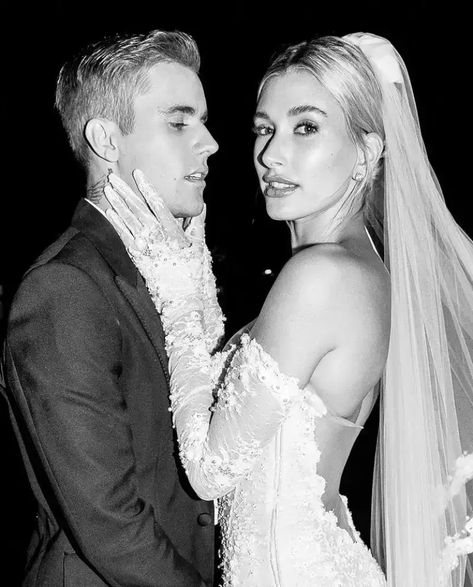 New wedding pictures of Justin Bieber and Hailey Baldwin will melt your heart! Bieber Wedding, Hailey Bieber Wedding, Justin Bieber Family, Justin And Hailey, Justin Hailey, Justin Bieber Pictures, Weddings By Color, Wedding Photo Booth, Hailey Baldwin