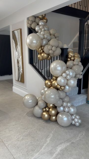 Marley & Nusha Events on Instagram: "Set up with me…  I actually went in with no clear vision of how I was going to install this balloon garland, I just went with the flow of the stairs using an organic shape to achieve a luxe finish.   And I’m honestly so obsessed with how it turned out!   Don’t forget to save for inspo 👇🏼   .  .  .  @sempertex.uk @balloonmarket.uk  #marleyandnusha #balloons #organicballoons #staircaseballoons #luxuryballoons #balloongarland #sailboard #sailboarddisplay #balloonstyling #balloonstylist #ballooninspo #balloonideas #leeds #wakefield #bradford #huddersfield #westyorkshireballoons" Balloon Garland Tree, Balloon Garland Wall, Balloon On Stairs, Balloons Staircase, Staircase Balloon Decoration, Stairwell Balloon Garland, Ballon Garland Staircase, Clear Balloon Garland, Clear Balloons