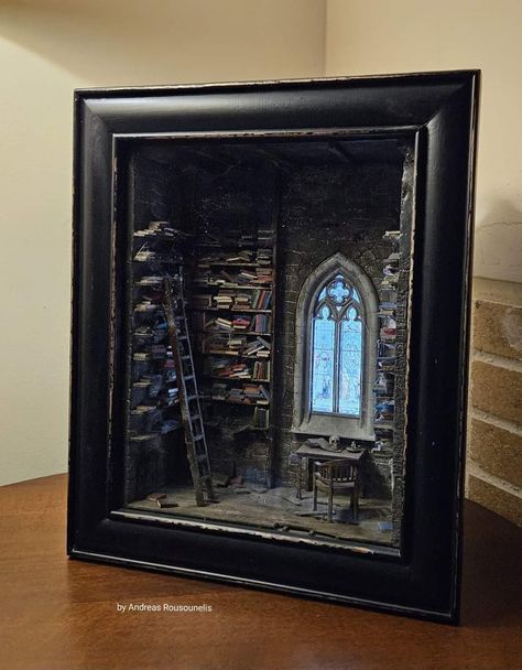 Halloween Diorama, Halloween Shadow Box, Bookshelf Art, Driftwood Art Diy, Haunted Dollhouse, Diy Doll Miniatures, Shadow Box Art, Miniatures Tutorials, Art Dolls Handmade