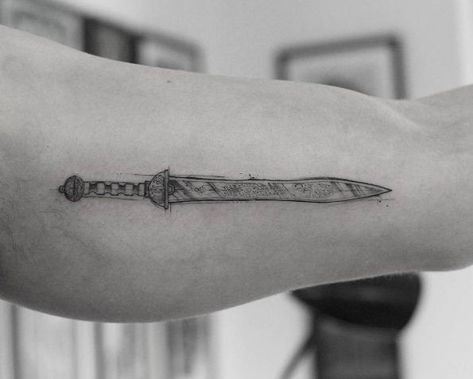 Traditional Thigh Piece, Skyrim Tattoo, Fearless Tattoo, Alessandro Squarzi, Roman Gladius, Cool Pocket Knives, Knife Tattoo, Tattoo Board, Tactical Pocket Knife