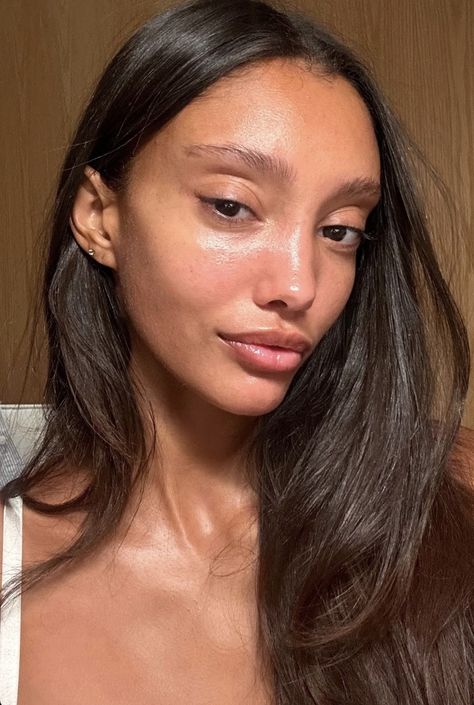 No Makeup Bare Face, No Makeup Clear Skin, Effortless Beauty Aesthetic, Bare Face Aesthetic, No Make Up Make Up Look, No Make Up, Beauty Marks, Skincare Products Photography, Minimal Makeup