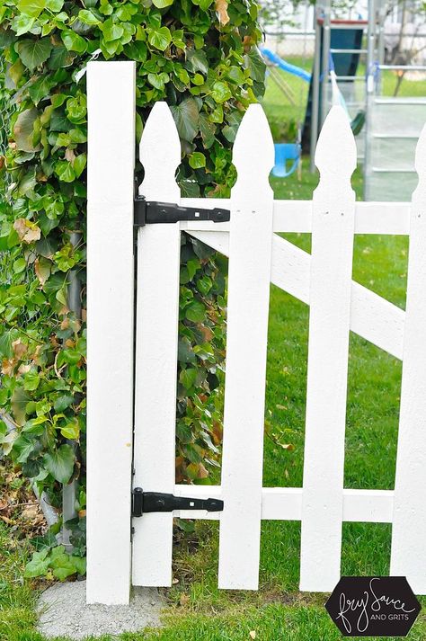 The Perfect DIY White Picket Fence Gate Diy White Picket Fence, Picket Fence Gate, Picket Gate, Sport Funny, Fence Planters, Small Fence, Fence Doors, Gate Ideas, Cheap Fence