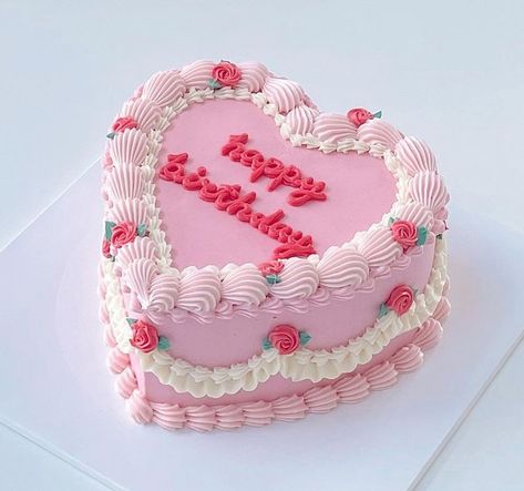 Heart Cake Designs, Vintage Cake Decorating, Heart Shaped Birthday Cake, Vintage Heart Cake, Heart Birthday Cake, 22nd Birthday Cakes, Bolo Vintage, Ugly Cakes, Heart Shaped Cake