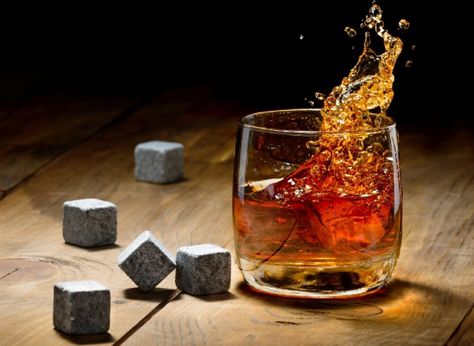 Whiskey Stones: What They Are and How To Use Them - WhiskeyBon Ice Cube Melting, Whiskey Cake, Whisky Tasting, Whiskey Stones, Serving Tongs, Whiskey Decanter, Flavored Water, Tasting Table, Ice Cubes