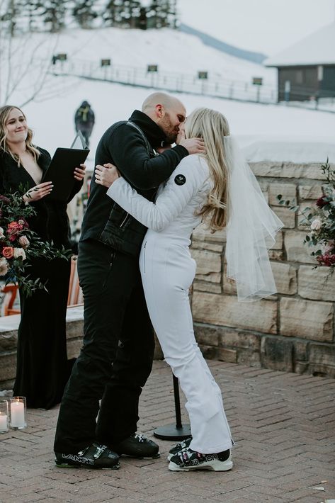 Ski Resort Wedding Winter, Winter Ski Wedding, Apres Ski Wedding, Ski Wedding Ideas, Ski Elopement, Skiing Wedding, Silcox Hut, Alpine Wedding, Snowboard Wedding