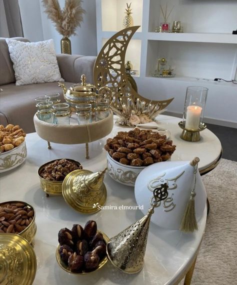 Ramadan Table Setting, Ramadan Cake, Ramadan Aesthetic, Table Ramadan, Ramadan Table Decor, Eid Ul Fitr Decorations, Ramadan Recipes Iftar, Ramadan Sweets, Ramadan Table