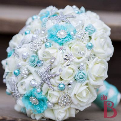 Wedding Themes Ideas, Aqua Blue Wedding, Tiffany Blue Weddings, Blue Beach Wedding, Jeweled Bouquet, Tiffany Blue Wedding, Brooch Wedding, Sea Wedding, Themes Ideas