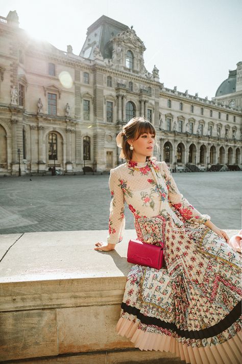 A Few Thoughts On Mixing Prints Like a Pro! - So Fresh & So Chic Jenny Cipoletti, Red Valentino Dress, Valentino Dress, Daily Outfit Inspiration, Shooting Photo, Feminine Dress, Parisian Chic, Romantic Style, Mixing Prints