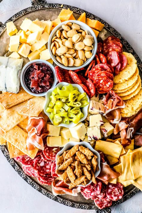 How To Make A Cheese Plate – these tips will help you make the best, most delicious cheese plate ever!  I love cheese plates.  To me, they are the perfect easy meal – you can get salty, crunchy, tart, spicy, creamy, and fresh in just one platter.  They are great for groups, perfect for parties, and...Read More Cheese And Meet Plate, Cheese Plate Presentation, Cheese Plates Appetizer, Cheese Board Easy, Christmas Trays, Parties Food, Viral Recipes, Cooking Stuff, Charcuterie Platter